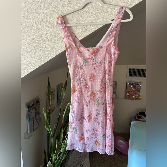 Beginning Boutique Marla Pink Floral Mini Dress
✨ sz small / 4 - Picture 3 of 9